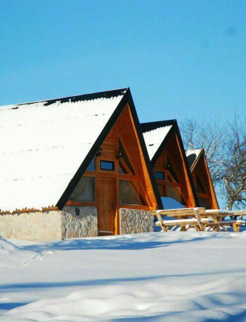 Mountain Bungalows And A Hobbit House - Jazavcije Rupe Han Pijesak Exterior foto