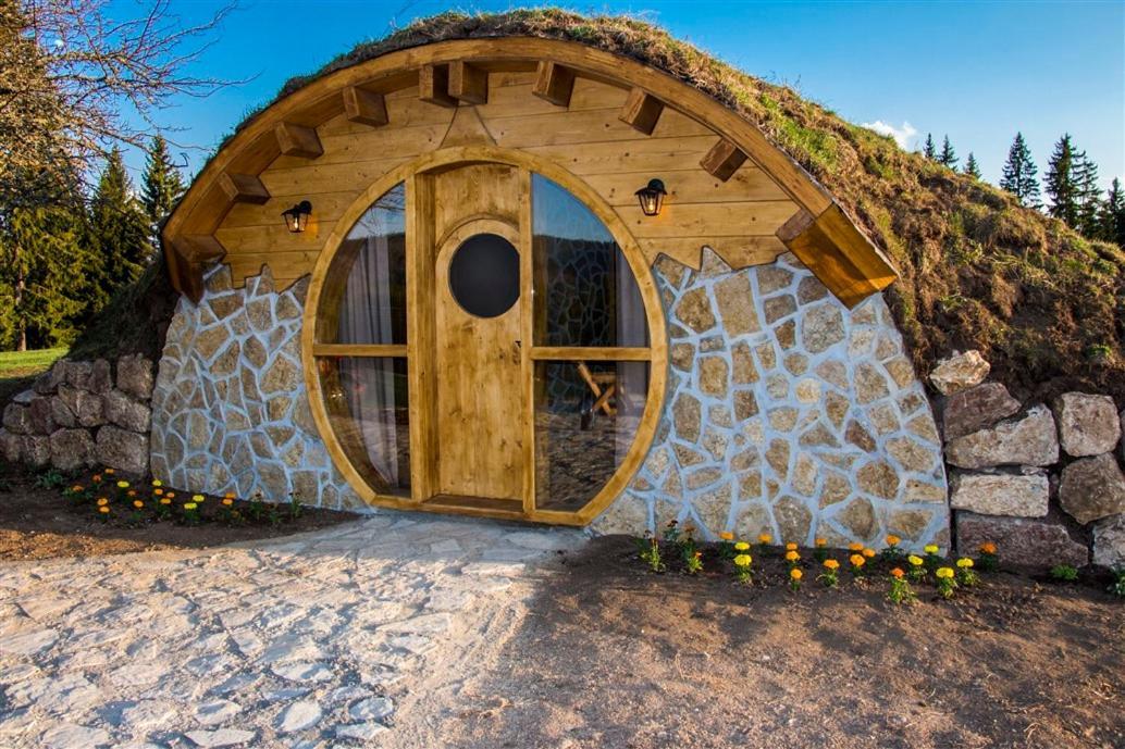 Mountain Bungalows And A Hobbit House - Jazavcije Rupe Han Pijesak Exterior foto