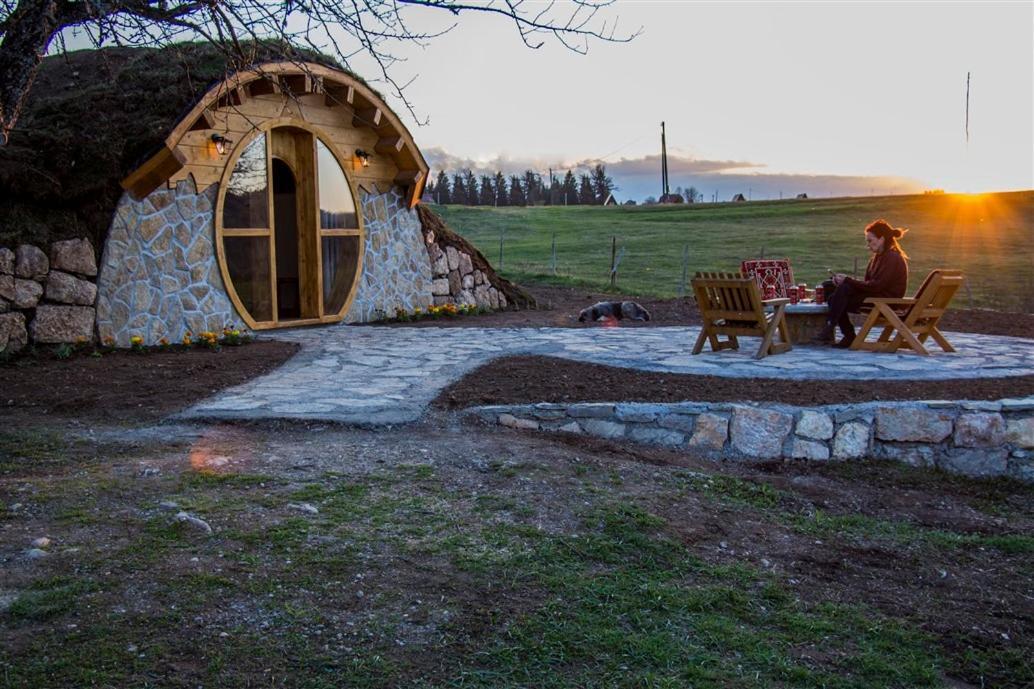 Mountain Bungalows And A Hobbit House - Jazavcije Rupe Han Pijesak Exterior foto