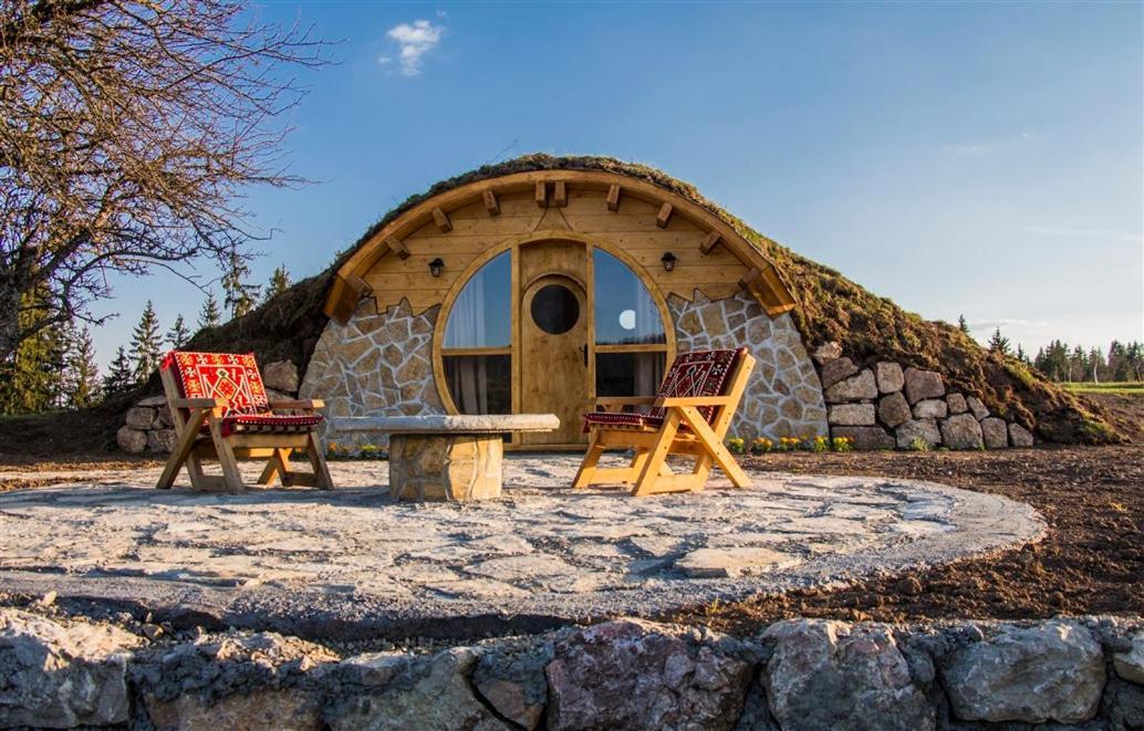 Mountain Bungalows And A Hobbit House - Jazavcije Rupe Han Pijesak Exterior foto