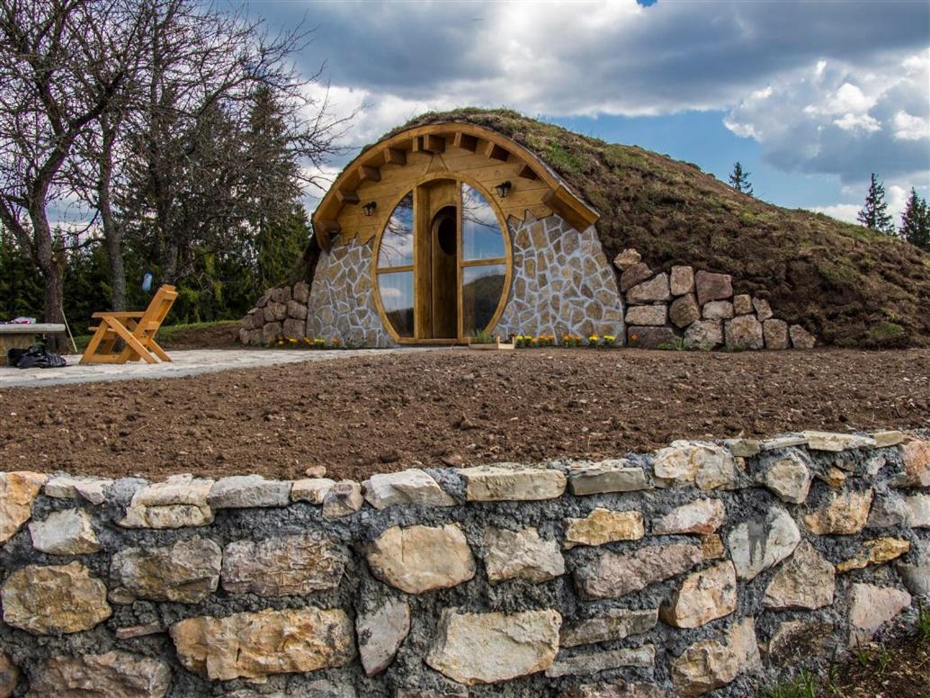 Mountain Bungalows And A Hobbit House - Jazavcije Rupe Han Pijesak Exterior foto