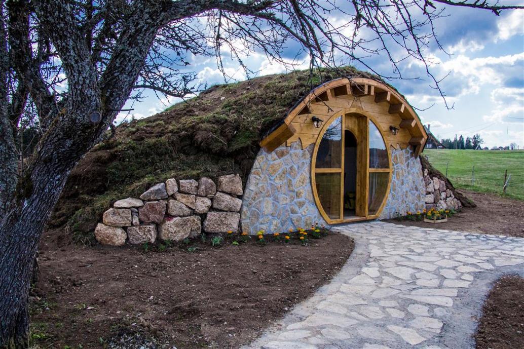 Mountain Bungalows And A Hobbit House - Jazavcije Rupe Han Pijesak Exterior foto