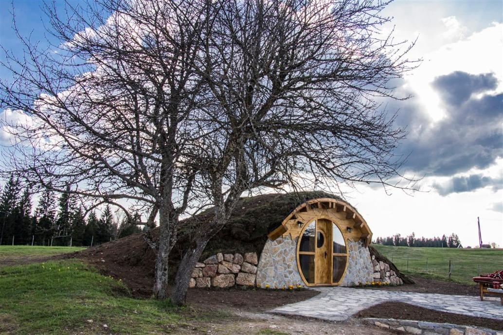 Mountain Bungalows And A Hobbit House - Jazavcije Rupe Han Pijesak Exterior foto