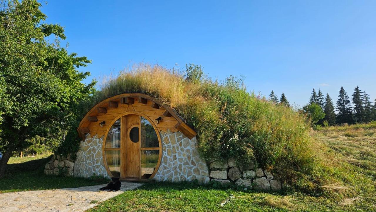 Mountain Bungalows And A Hobbit House - Jazavcije Rupe Han Pijesak Exterior foto