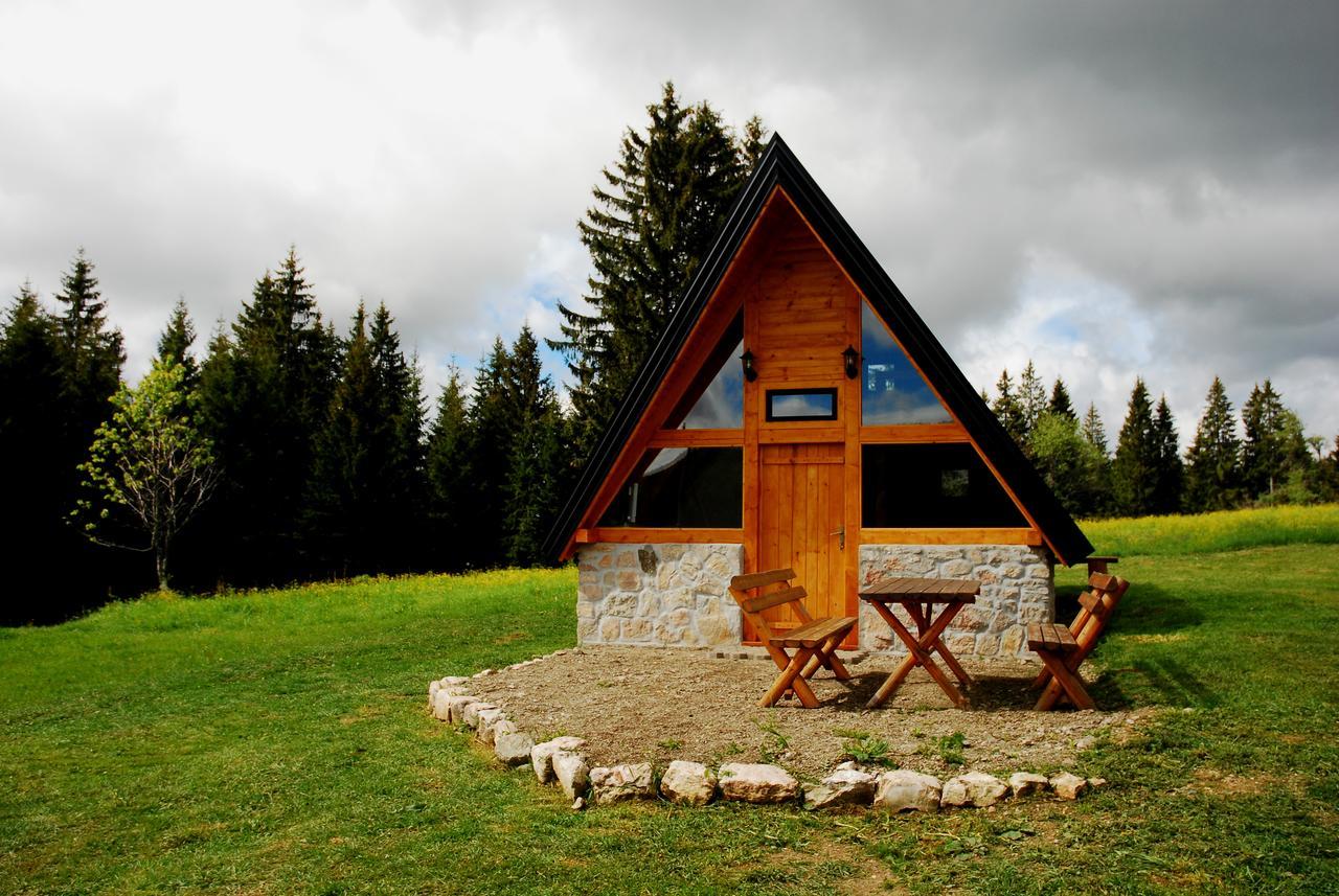 Mountain Bungalows And A Hobbit House - Jazavcije Rupe Han Pijesak Exterior foto