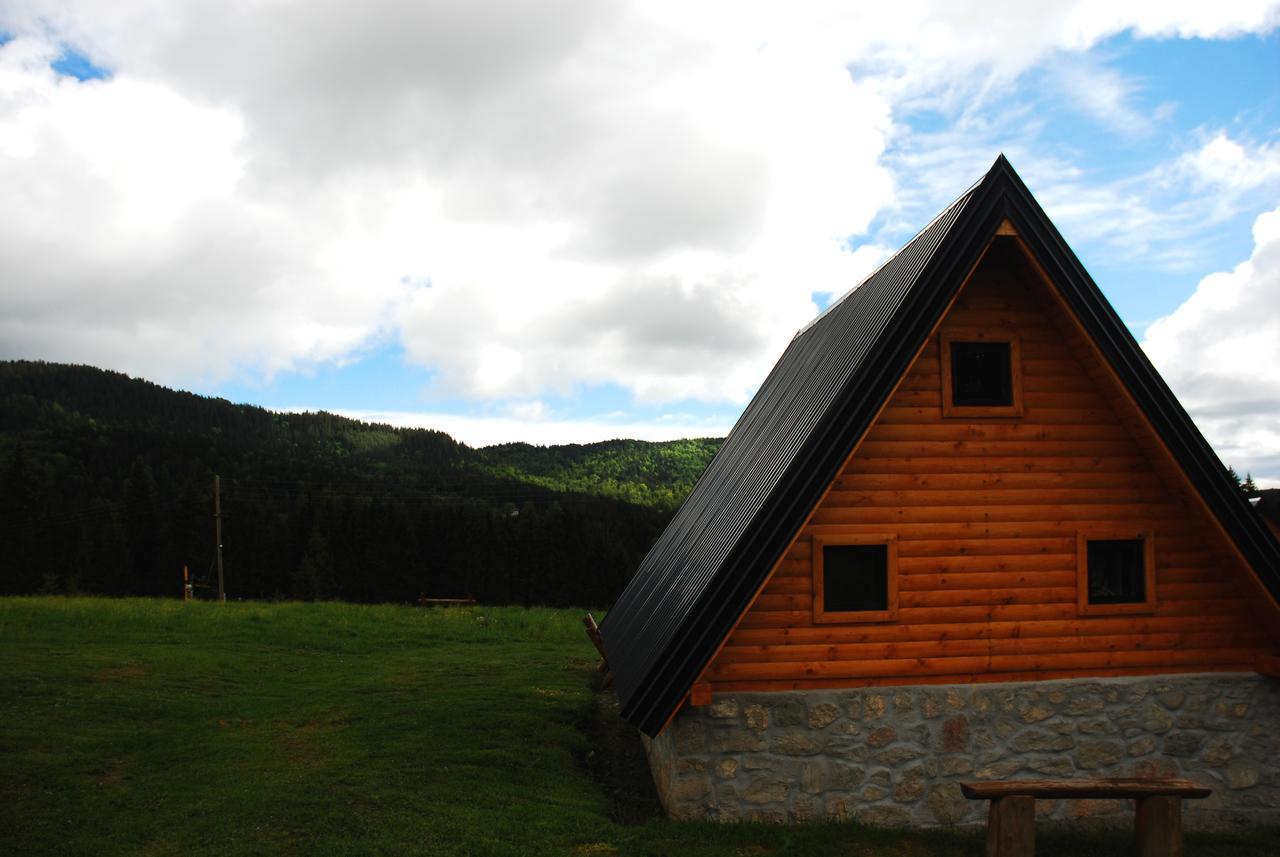 Mountain Bungalows And A Hobbit House - Jazavcije Rupe Han Pijesak Exterior foto