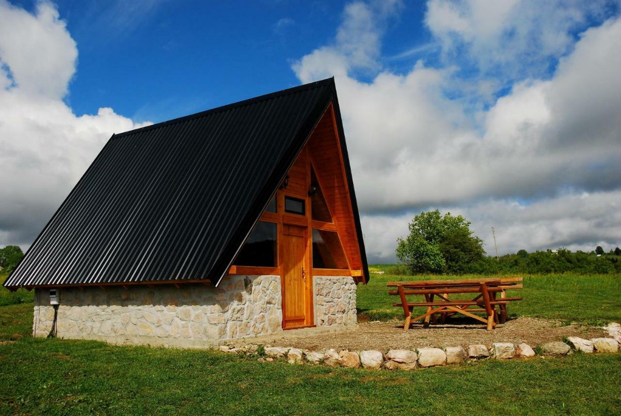 Mountain Bungalows And A Hobbit House - Jazavcije Rupe Han Pijesak Exterior foto